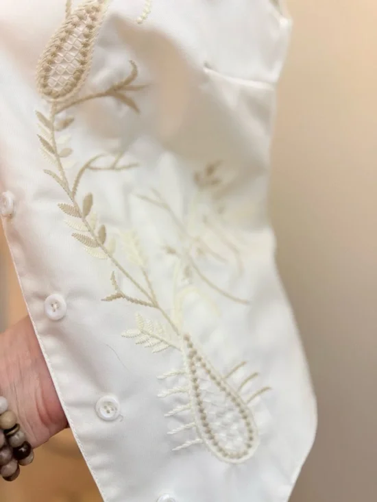 🌾 Orvis White Vest with Beige Floral Embroidery - Picture 4 of 5